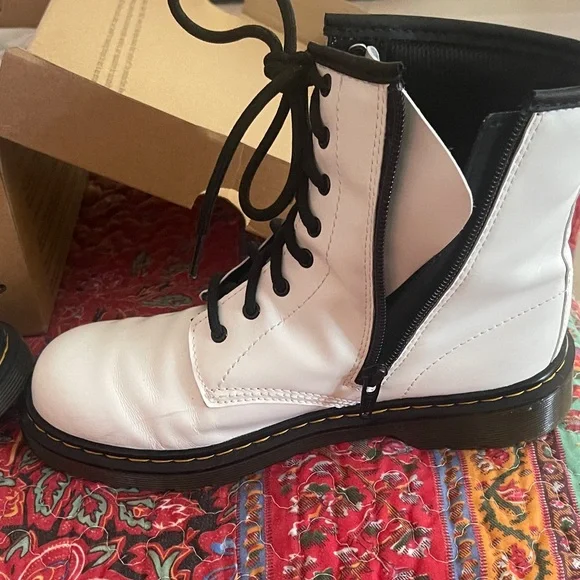 Dr. Martens White and Black Men's Boots Box included - Picture 4 of 8